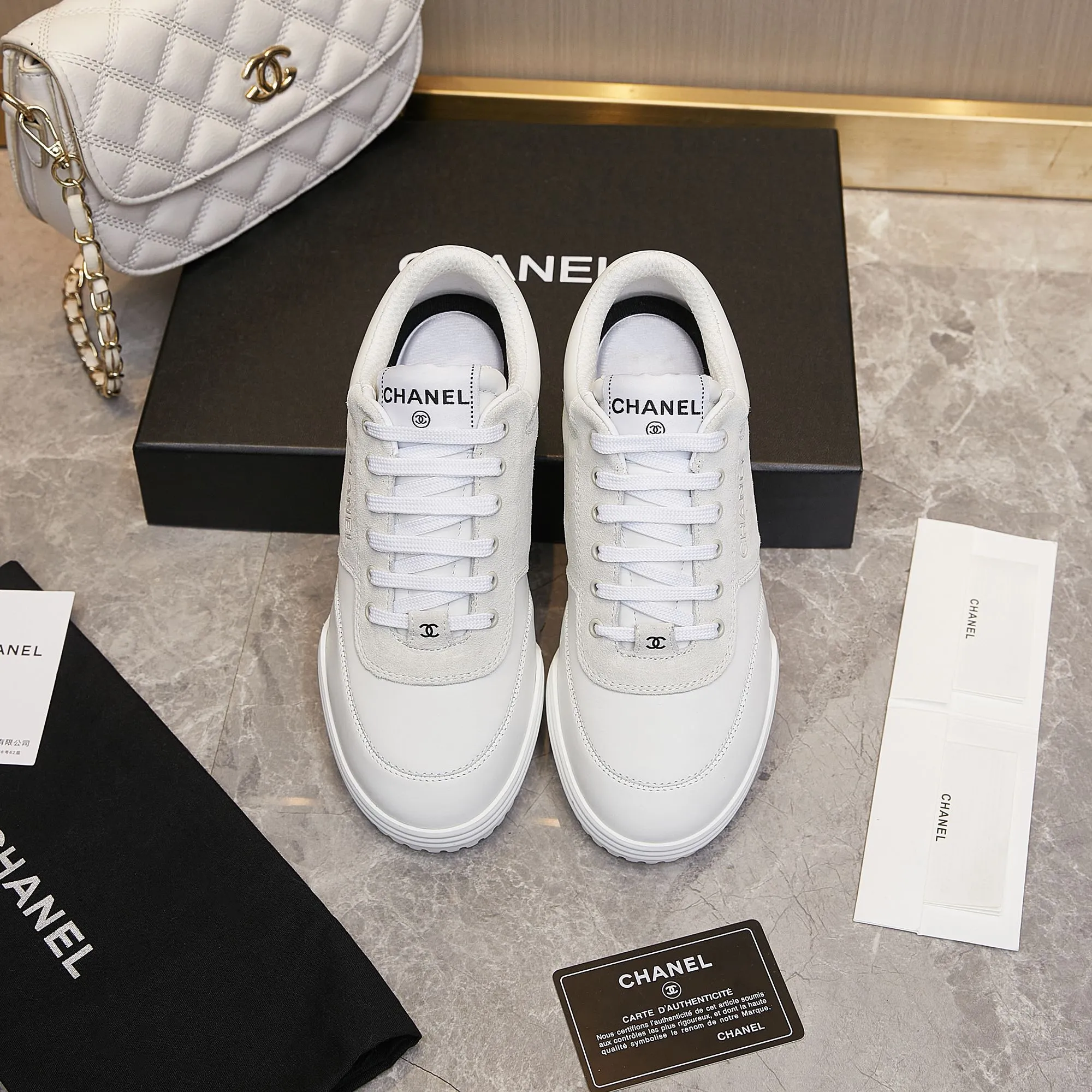 👟👟Ex-factory price 500👟👟 Chanel Chanel - 2023 counter top casual sports shoes This classic design; the upper is electro-embroidered with a variety of craftsmanship; the outsole is fashionable and sporty; it is extraordinary and incorporates a variety of color matching elements... The diversified mix and match is very beautiful and versatile, casual, fashionable, sports and outdoor can be taken into account... ꫛꫀꪝ Go➫ Material: ❶Upper is made of: Original imported cowhide ❷The inner lining is made of: original imported breathable mesh ❸Outsole is based on: original TPU combination outsole Special counter boutique packaging complete set for women 35–41